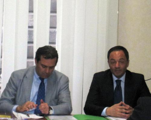 vincenzo-schiavo-incontra-sindaco-de-magistris-in-confesercenti-(1)