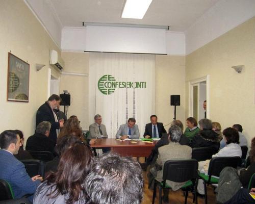 vincenzo-schiavo-incontra-sindaco-de-magistris-in-confesercenti-(2)