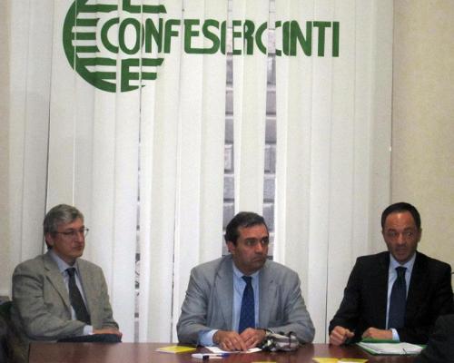 vincenzo-schiavo-incontra-sindaco-de-magistris-in-confesercenti-(30)