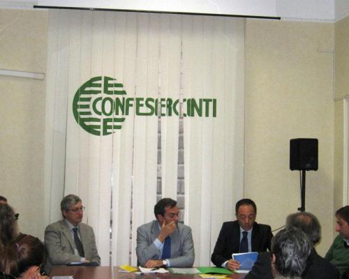 vincenzo-schiavo-incontra-sindaco-de-magistris-in-confesercenti-(4)