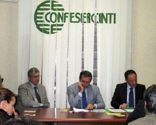 vincenzo-schiavo-incontra-sindaco-de-magistris-in-confesercenti-(7)