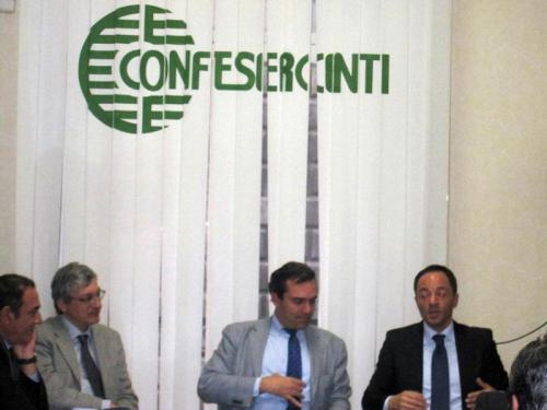 vincenzo-schiavo-incontra-sindaco-de-magistris-in-confesercenti-(8)